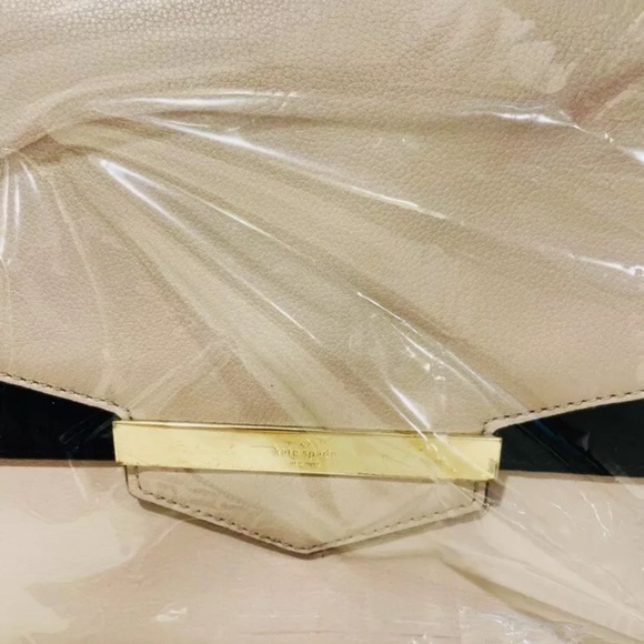 Kate Spade Lilac CrossBody Purse (8" H x 10.5" W x 3" D) - Picture 12 of 15